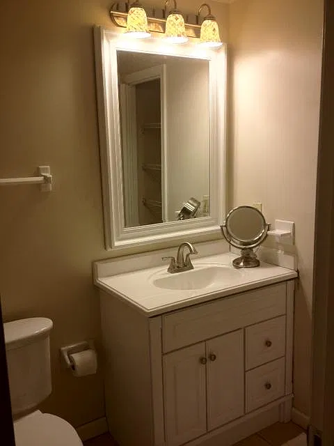Master Bath with Linen Closet and Tub/Shower