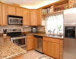 4th image of 943 SE 10th St