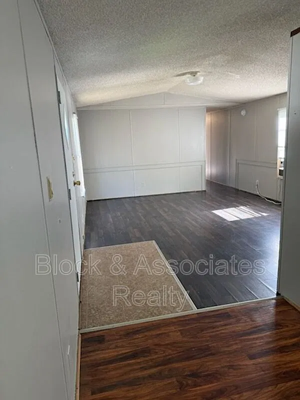 2 bed, 1.0 bath, $850 — Photo 4