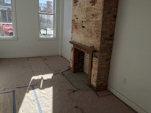 5th image of 315 Melrose St APT 1R