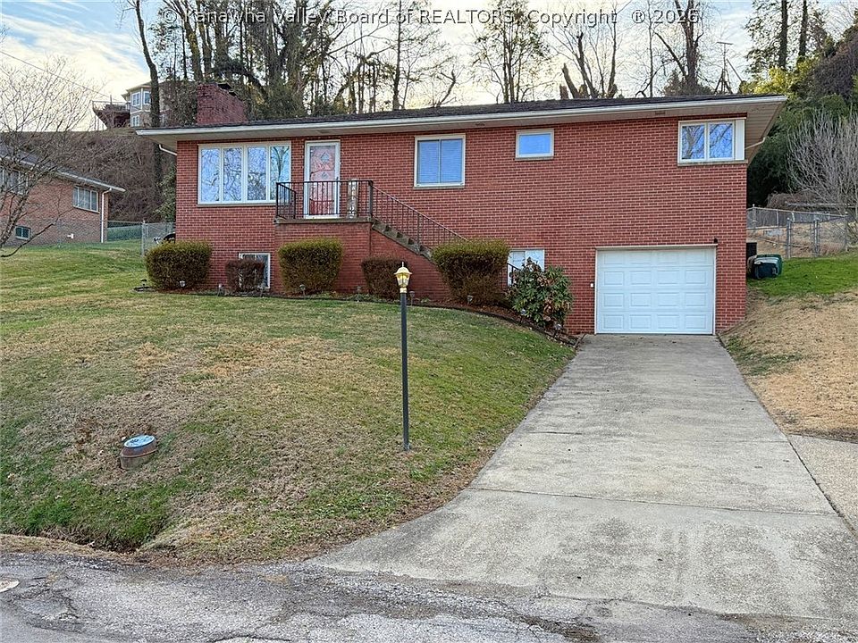 1st image of 303 Knollwood Dr