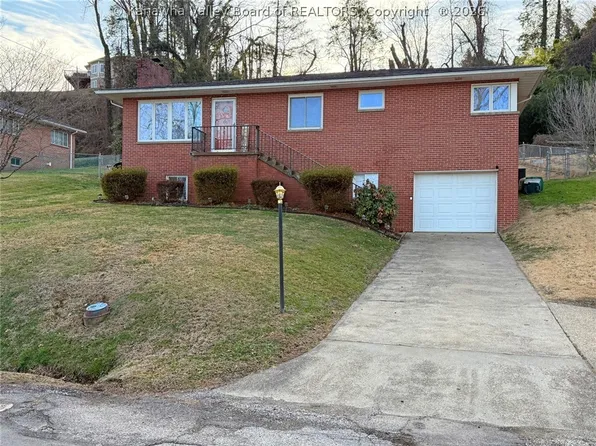 303 Knollwood Dr, Charleston, WV 25302