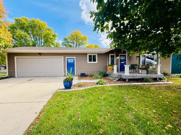207 Hickory St, Brookings, SD 57006