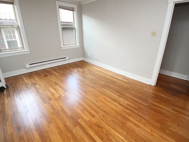 5625 Hobart St — Photo 7