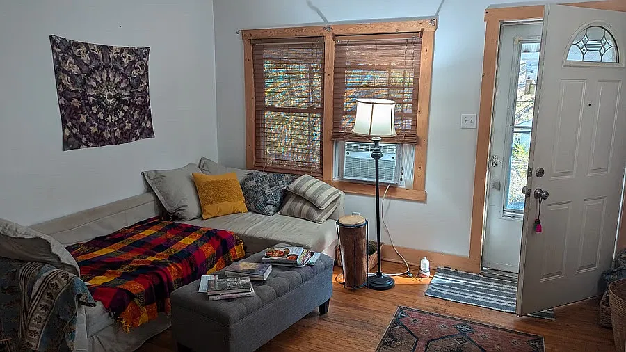 3 bed, 944 sqft, $2,100 — Photo 2