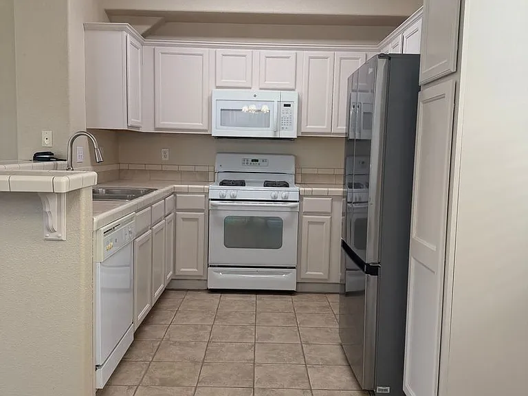 2348 La Villa Way — Photo 6