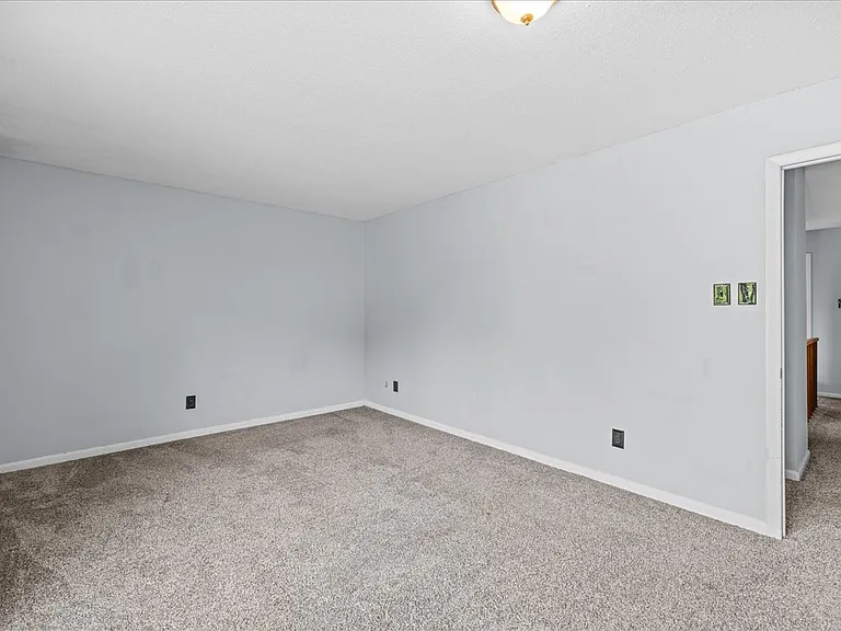 5021 Clairmont Ct — Photo 9