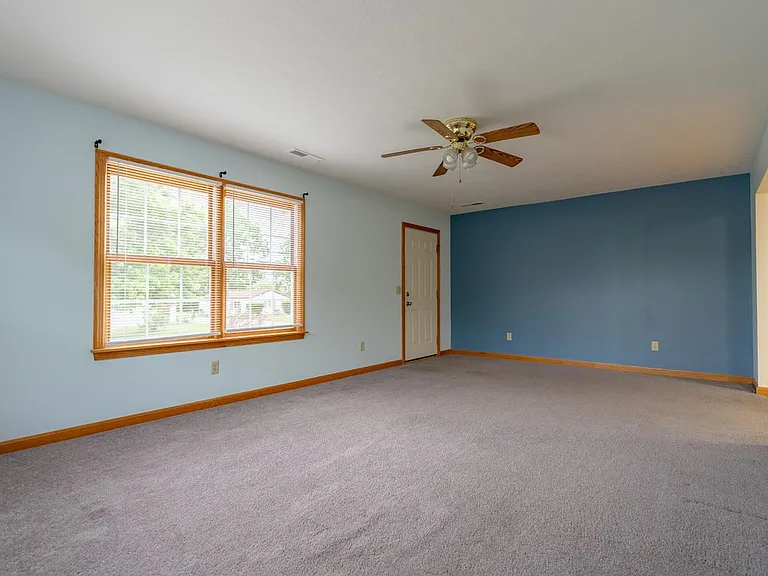 2919 Cliftmont Ave NE — Photo 5