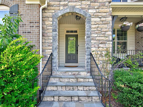 4th image of 109 Hico Way