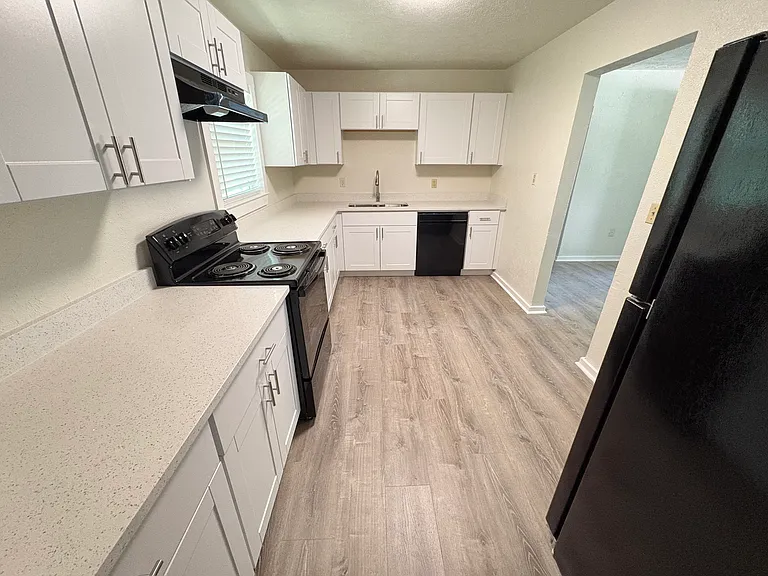 721 Perry Ave — Photo 3