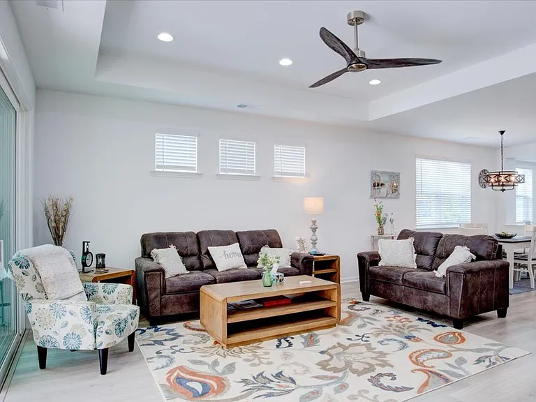 125 Parrot Ave — Photo 10