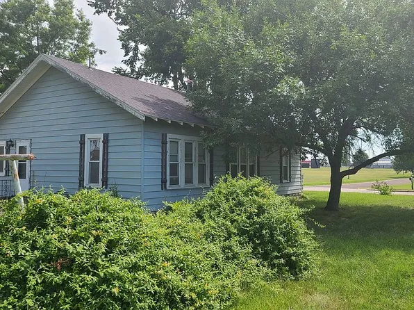 1418 N Cottonwood St, Iola, KS 66749