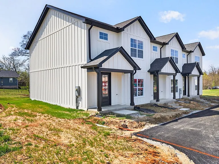 212 W Jere Whitson Rd #212 — Photo 3