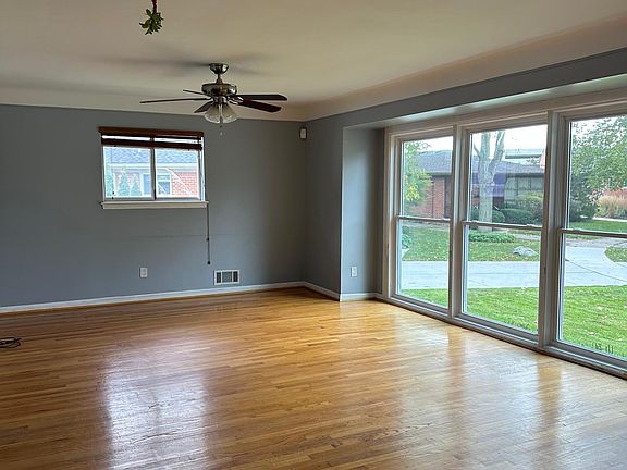 3rd image of 3842 Hillside Ct
