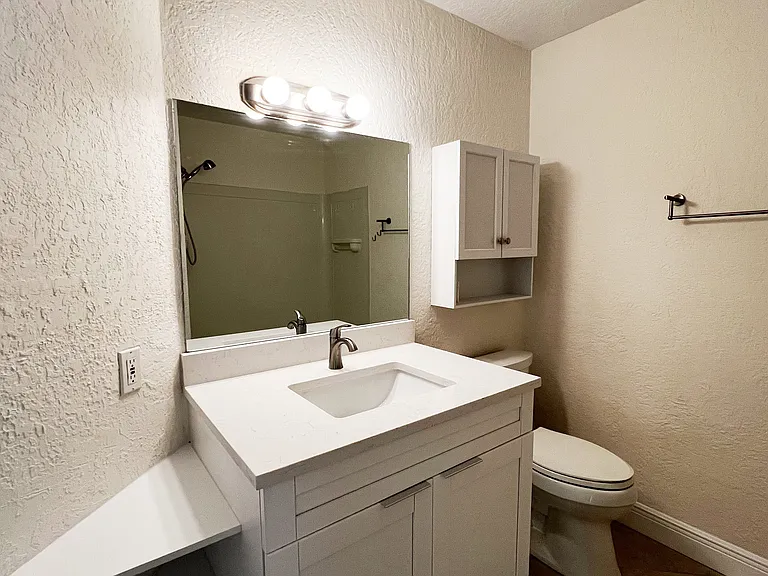 9617 Riverside Dr #6 — Photo 28