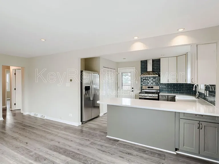 1845 W Stoll Pl — Photo 7