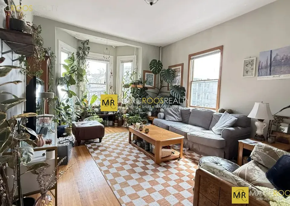 77 Easton St #2