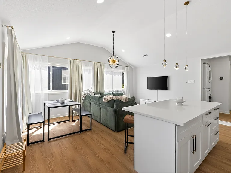 1312 S Emery St — Photo 31