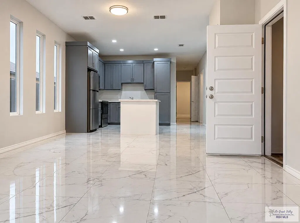 3 bed, 2.5 bath, 1224 sqft, $1,700 — Photo 4