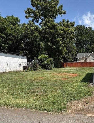 5th image of 222 Hammett St