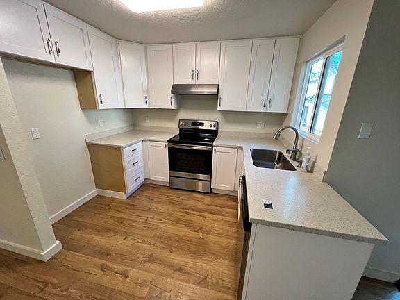 3rd image of 636 Saint Andrews Dr