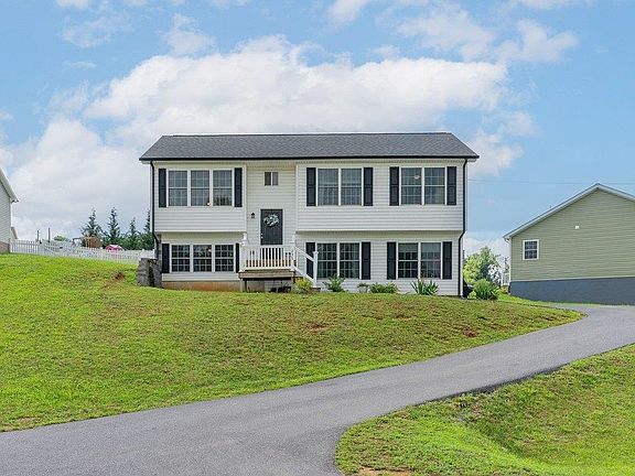 3rd image of 235 Locustdale Loop