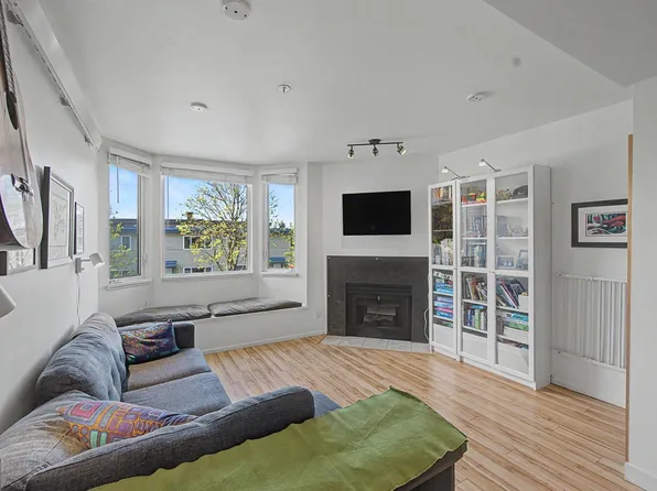 130 Lakewood Dr, Vancouver, BC V5L 4L3