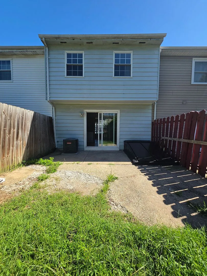 Updated 3-Bedroom Townhome in Edgewood Great Location! — Photo 1