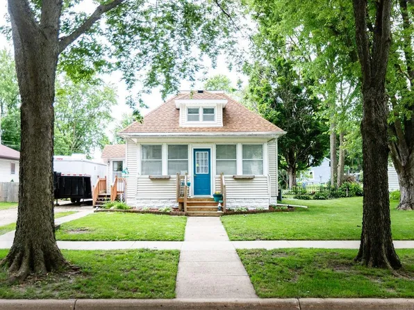 515 3rd Ave SW, Waverly, IA 50677