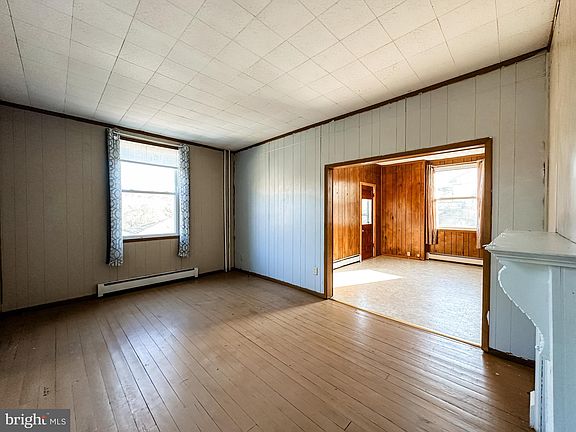 5th image of 478 Roberts St