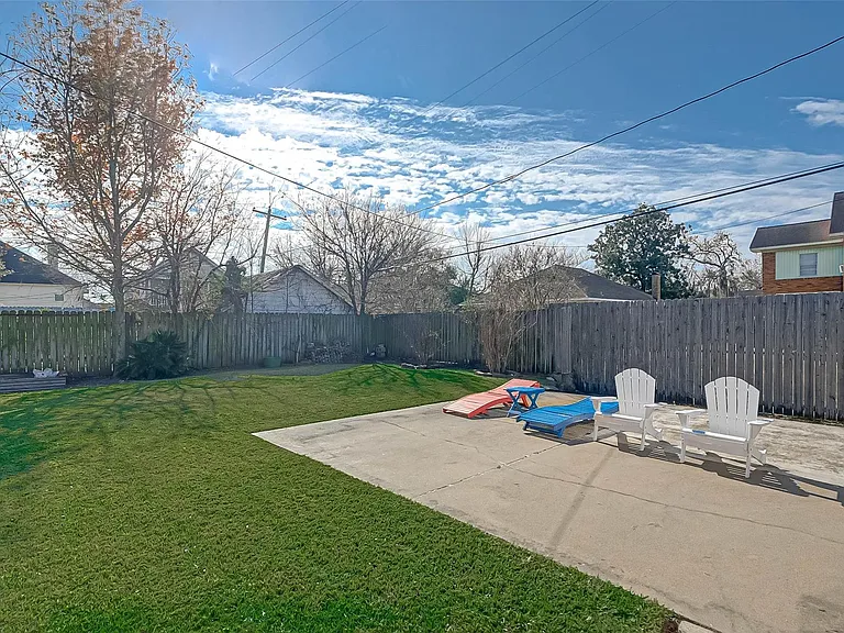 2412 Oakdale St — Photo 43