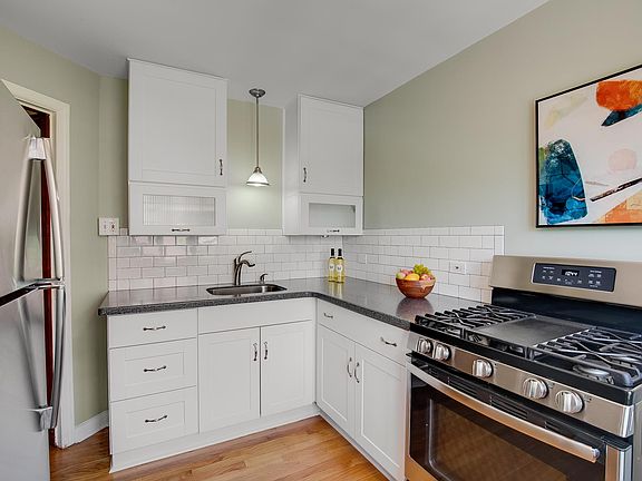 4th image of 1605 Saint Paul St APT 9