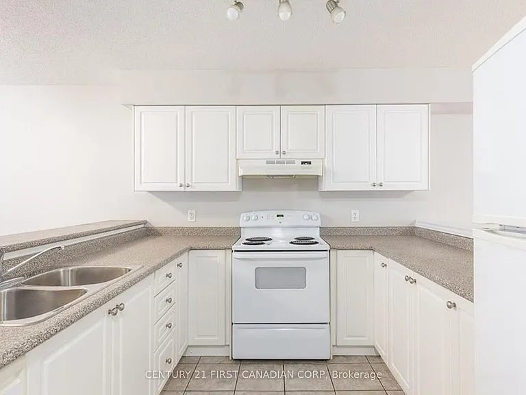 600 Sarnia Rd #47 — Photo 9