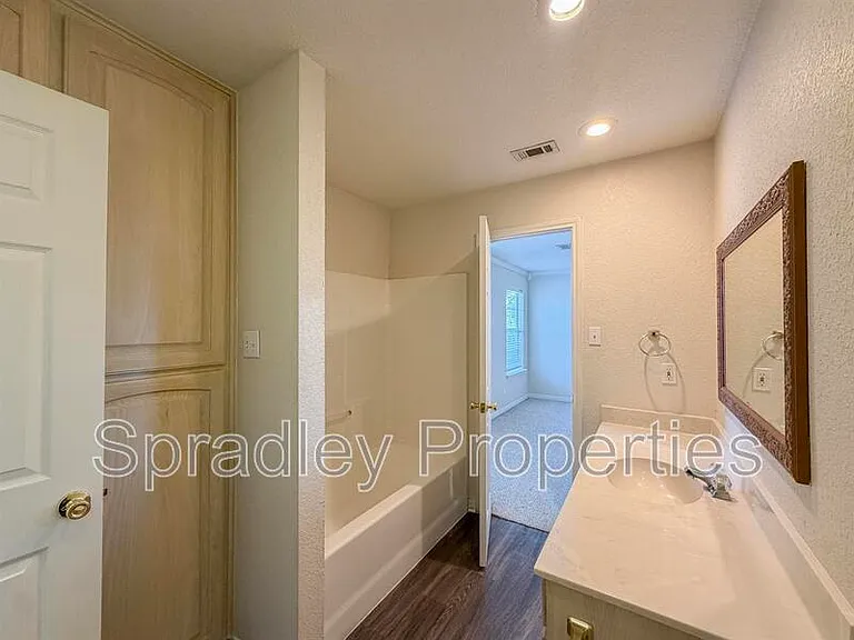 2024 S 55th St — Photo 13