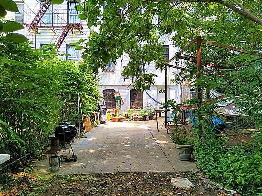 2nd image of 318 Hart St #1