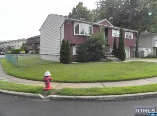 1 Robby Rd, Little Ferry, NJ 07643