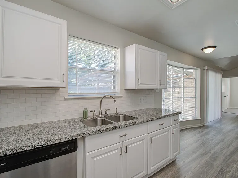 15611 La Casa Ln — Photo 19