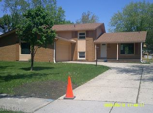 8240 Hampton Rd, Grosse Ile, MI 48138