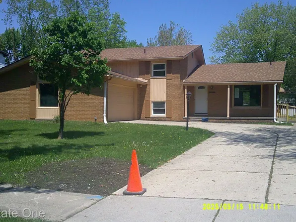 8240 Hampton Rd, Grosse Ile, MI 48138