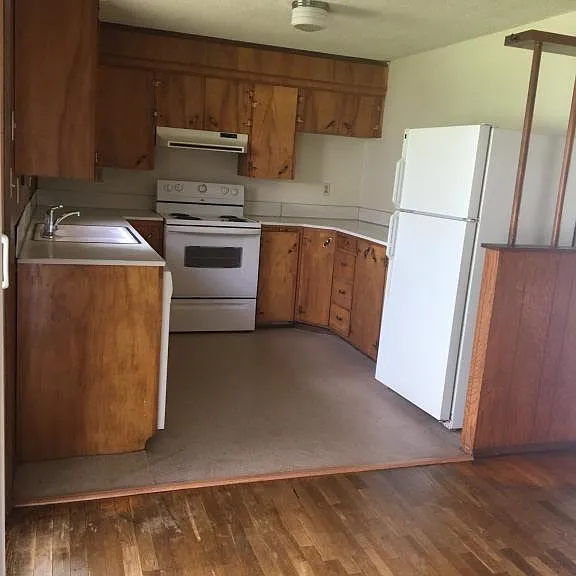 875 Park St — Photo 8