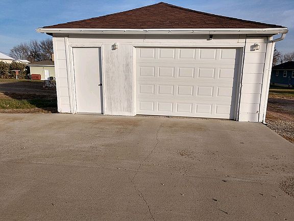 Unattached Garage