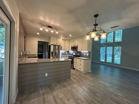 4th image of 3007 NW 43rd Ave