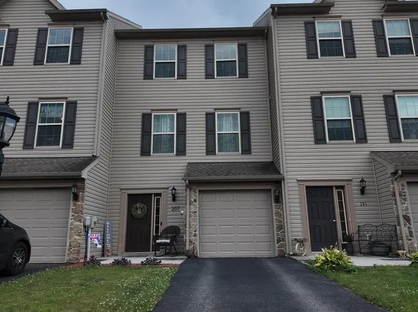 207 Katelyn Dr, New Oxford, PA 17350