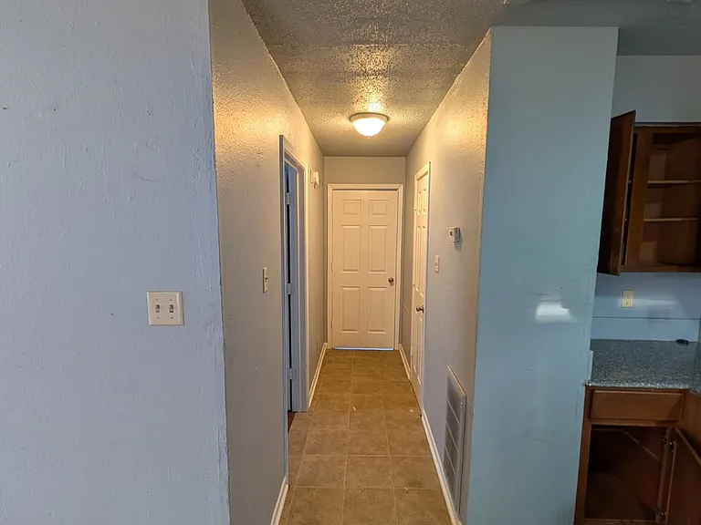 4123 Old Hearne Rd #B — Photo 8