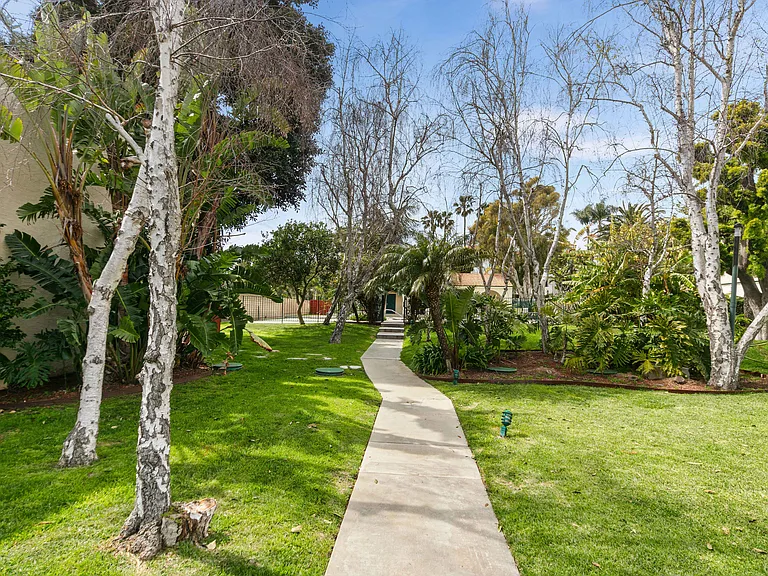 6481 Kanan Dume Rd — Photo 10
