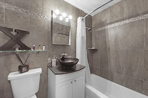 Rented by A & I Broadway | media 13