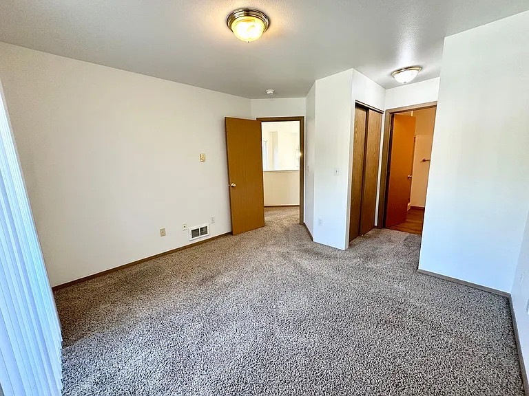 2103 N Yellowstone St — Photo 38