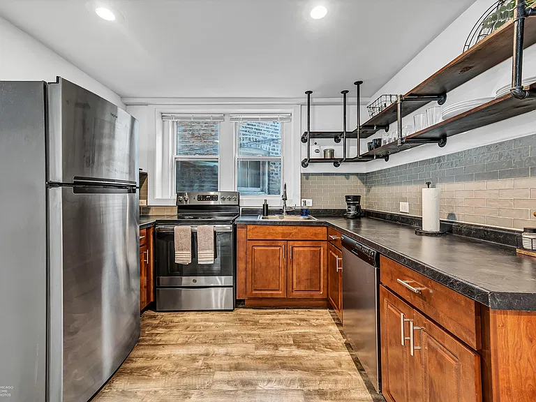 3638 W Cornelia Ave — Photo 10