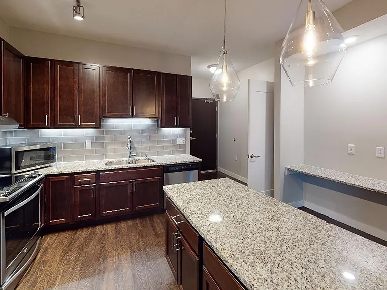Red44 Luxury Apartments | Specials Available — Photo 51