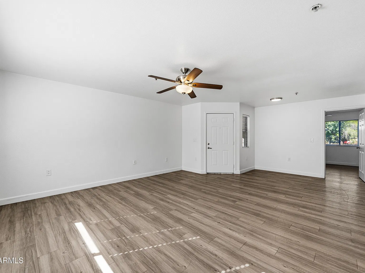 3065 N 67th Ave — Photo 3